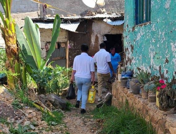 People delivering supplies to rural home.